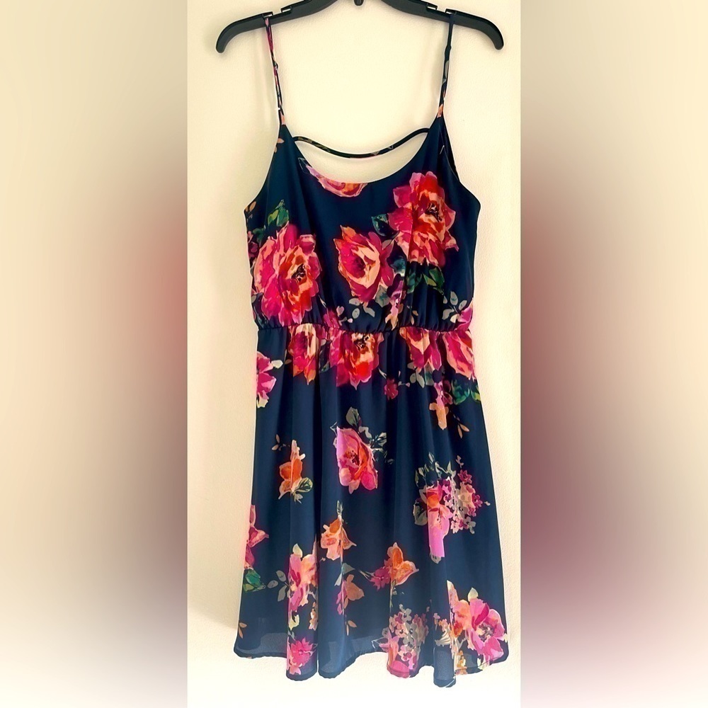 Everly Floral Dress; Blue, Coral, & Pink; Size‎ M
